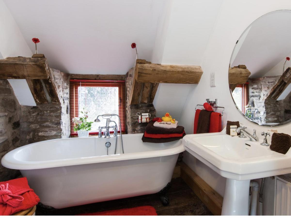Ty Fferm Hen, Ancient Farmhouse, Coity Bach Talybont-on-Usk