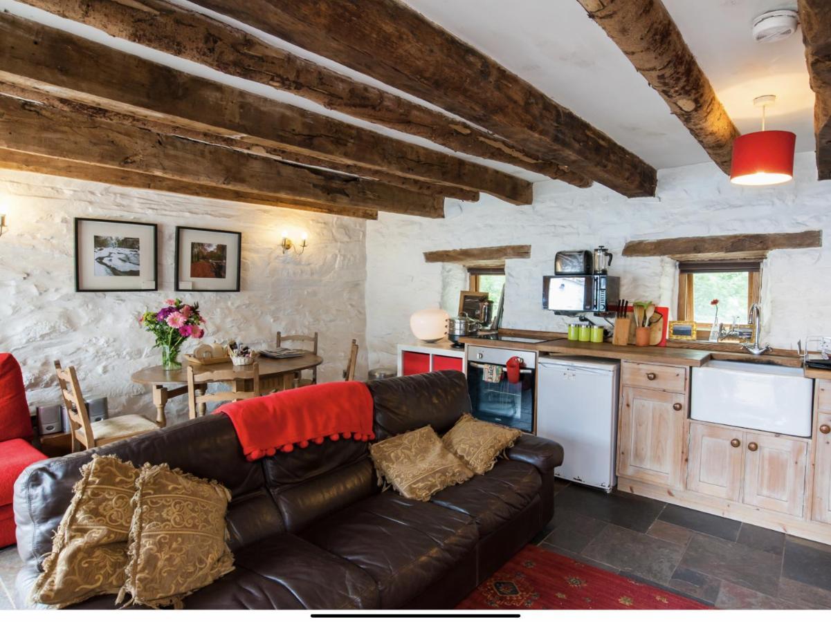 Ty Fferm Hen, Ancient Farmhouse, Coity Bach *