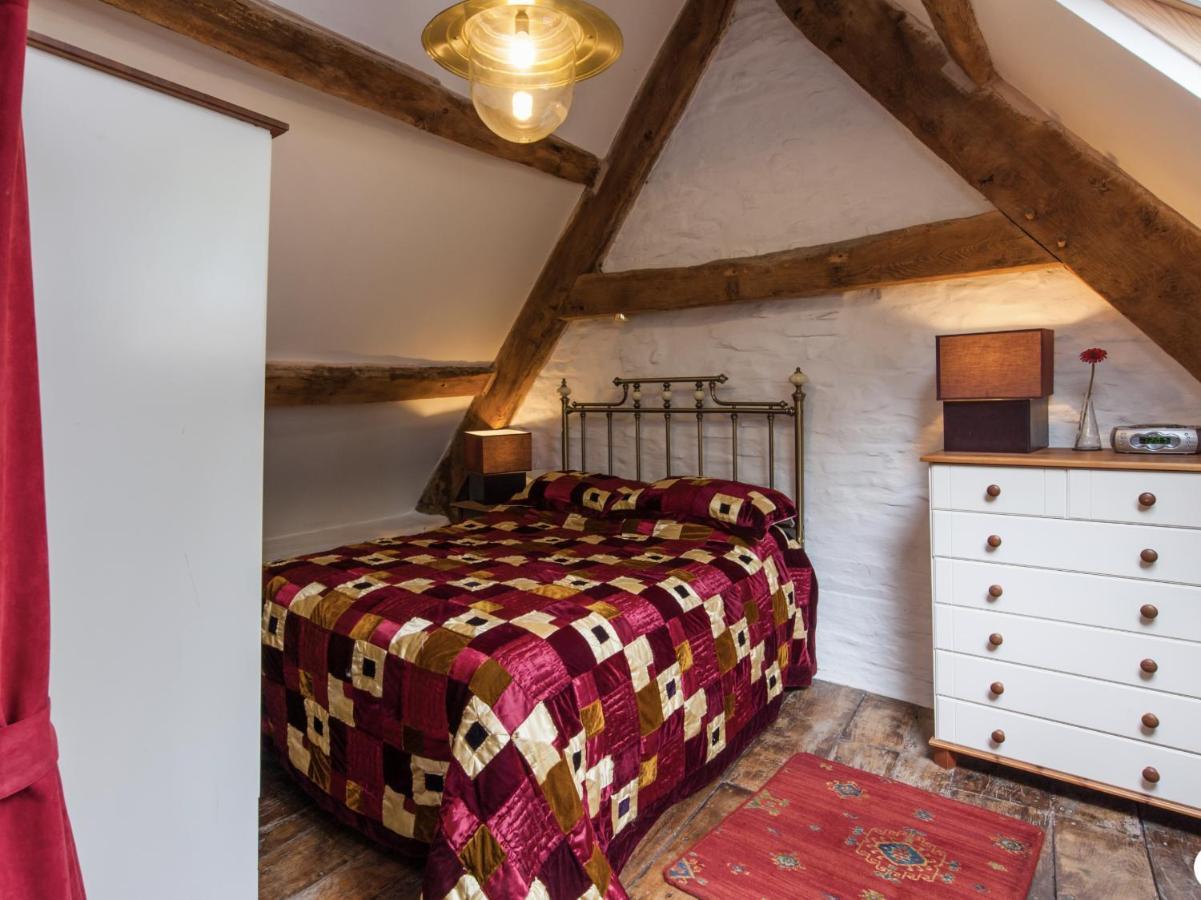 Ty Fferm Hen, Ancient Farmhouse, Coity Bach