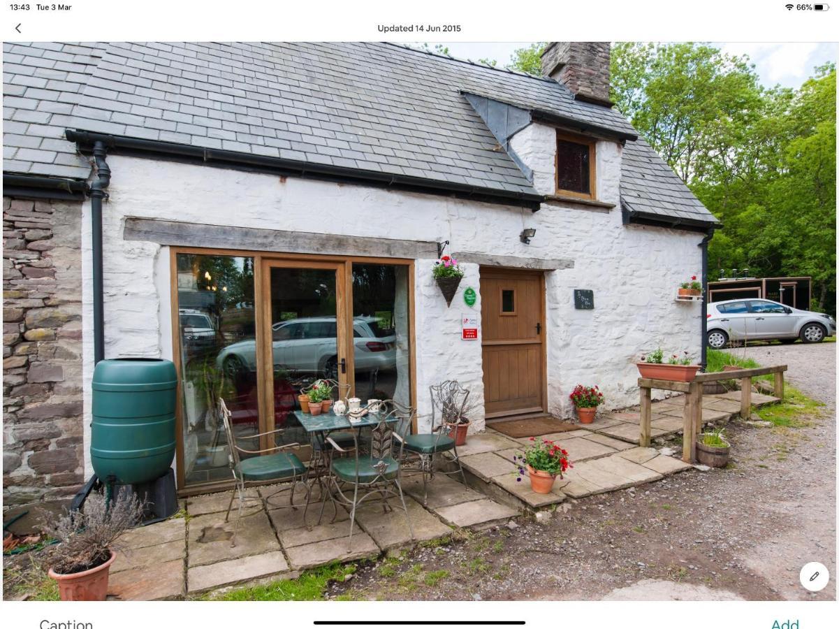 Apartment Ty Fferm Hen, Ancient Farmhouse, Coity Bach Talybont-on-Usk