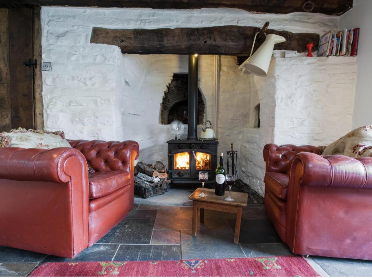 Ty Fferm Hen, Ancient Farmhouse, Coity Bach *