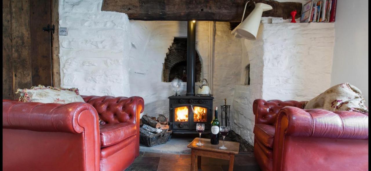 Ty Fferm Hen, Ancient Farmhouse, Coity Bach Apartment Talybont-on-Usk